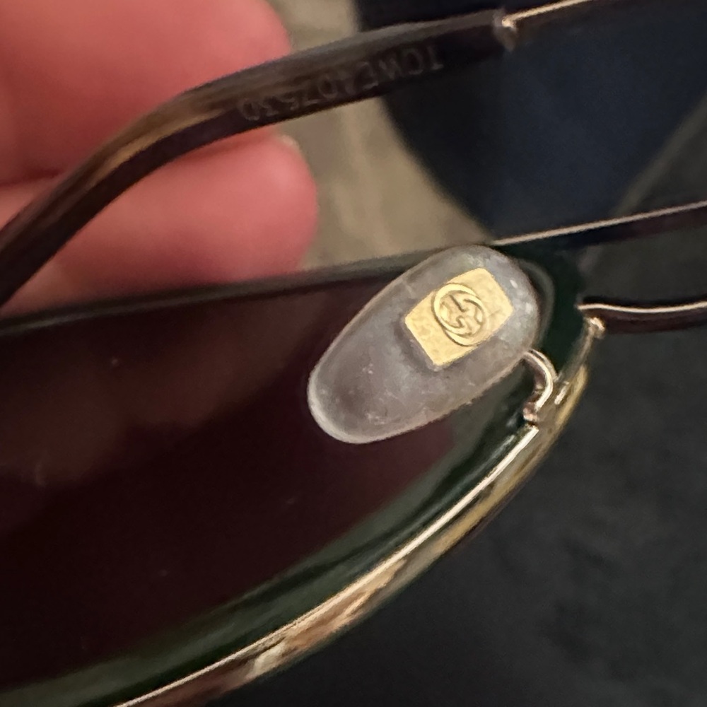 Gucci Men's Black and Gold Sunglasses - Picture 4 of 5